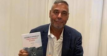 ‘I figli si baciano di notte’, nuovo romanzo di Andrea Vianello