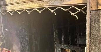 Incendiata sede di CasaPound a La Spezia, il movimento: “Attentato terroristico”