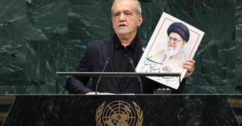 Iran, Pezeshkian: “Per Trump siamo terroristi? Noi vittime di terrorismo”. La delegazione Usa lascia l’aula