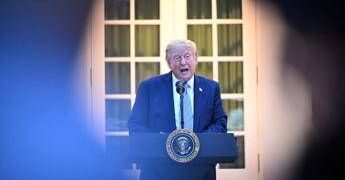 Iran, Trump: “Pronto a incontrare Pezeshkian ma anche a far saltare tutto”
