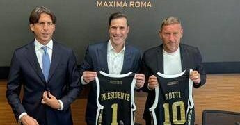 La Maxima Roma si presenta, con Totti per riportare in alto il basket della Capitale
