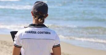 La Spezia, donna resta bloccata per ore su uno scoglio in mare: “L’abbiamo salvata, era in ipotermia”