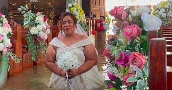 La chiesa è allagata ma il matrimonio ‘s’ha da fare’