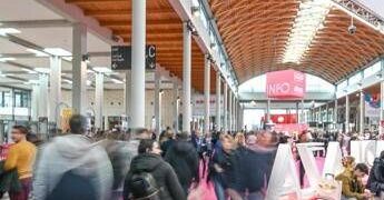 Lavoro: 77% dei business traveller italiani fa i conti con l’overtourism, è problema anche per trasferte aziendali