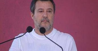 Lega, Salvini a Pontida lancia il congresso a ottobre: “Nessuno spazio a divisioni”