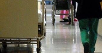 Lucca, morta dopo intervento al femore: indagati quattro medici dell’ospedale San Luca