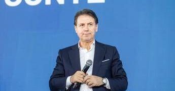 M5S, la base approva il programma in 20 punti: “L’invio di armi all’Ucraina allontana la pace”