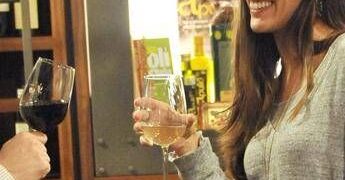 Mangiare con una persona cara abbassa la glicemia, studio