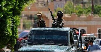 Medioriente, Houthi: “Abbattuto caccia saudita”. L’ambasciata Usa in Arabia: “Americani non vengano qui, rischio droni e attacchi”