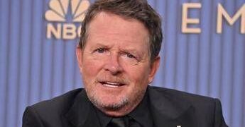 Michael J. Fox, standing ovation agli Emmy Awards: “Accettare il Parkinson non vuol dire arrendersi”