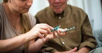 Millennial consapevoli ma stressati, boomer caregiver con gli acciacchi: generazioni a confronto