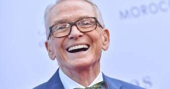 Morto a 87 anni Bob Mackie, ‘sultano delle paillettes’ che vestì Cher, Diana Ross e Carol Burnett