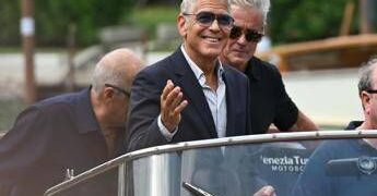 Mostra del Cinema di Venezia, stasera l’apertura con Leone d’oro alla carriera a Clooney
