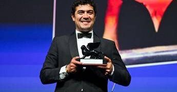Mostra del cinema, premiati Scamarcio e I figli della scimmia