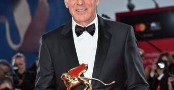 Mostra di Venezia, Clooney riceve il Leone d’oro alla carriera: “L’arte non ferma le guerre ma è antidoto contro la paura”