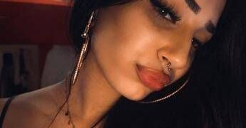 Musica techno e palloncini bianchi, l’ultimo saluto a Maria Spinelli: la 22enne italiana uccisa al rave in Svizzera