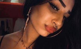 Musica techno e palloncini bianchi, l’ultimo saluto a Maria Spinelli: la 22enne italiana uccisa al rave in Svizzera