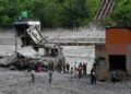 Nepal, cittadino cinese estratto vivo da un tunnel a 10 giorni dall’alluvione