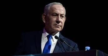 Netanyahu denuncia Haaretz per diffamazione: “Bugie, nessuna telefonata con Mbz”