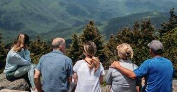 Non solo relazioni personali ma anche social, il cambio generazionale che sta trasformando l’hospitality