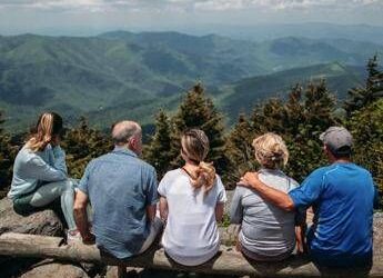 Non solo relazioni personali ma anche social, il cambio generazionale che sta trasformando l’hospitality