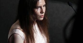 Omicidio Meredith, Amanda Knox: “Non faccio ironia, i suoi familiari si sentono feriti dalla persona sbagliata”