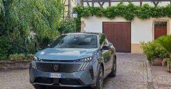 Peugeot E-3008 Long Range a Torino: 700 km per viaggiare in elettrico