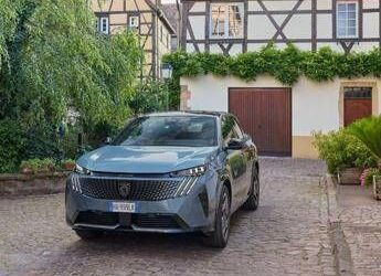 Peugeot E-3008 Long Range a Torino: 700 km per viaggiare in elettrico