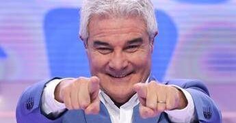 Pino Insegno, il legale: “Non deve sua presenza in Rai a Meloni, affermarlo lede la sua reputazione”