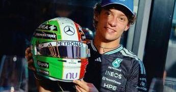 “Pizza, caffè e… Nazionale di calcio”: Antonelli e il casco speciale per Monza (ispirato a Valentino Rossi)