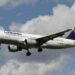 Power bank prende fuoco su volo di Lufthansa: volo Francoforte-Lisbona dirottato a Lione