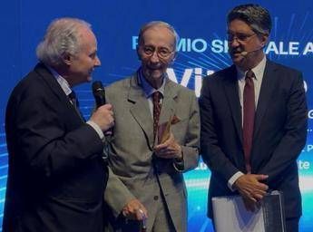 Premio Speciale alla Carriera a Vittorio Feltri: “Ho imparato copiando dai grandi maestri”