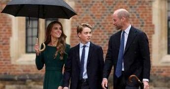 Principe George, primo giorno di college a Eton: accompagnato da mamma Kate e papà William