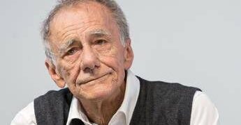 Roberto Vecchioni rinviato a giudizio per diffamazione di La Russa junior