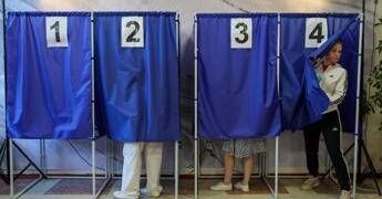 Russia al voto, partecipazione alle 15 al 52,6%: superato il dato delle precedenti consultazioni