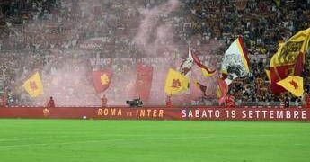 Saluti romani in curva Sud durante Roma-Atalanta all’Olimpico: 14 identificati