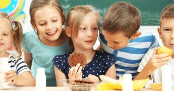 Scuola: l’immunologo, ‘salute e concentrazione dipendono da qualità pasti e da snack nello zaino’