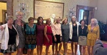 Senatrici del centrosinistra in minigonna per protesta contro Tajani, scoppia la polemica in Aula