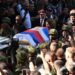 Serbia, migliaia a Belgrado per i funerali di Mladic. Ue: “Era un criminale”
