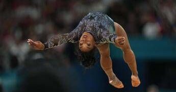 Simone Biles, tre uomini mascherati in casa e Porsche rubata