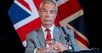 Sospetti finanziamenti illeciti, due dirigenti di Reform Uk si dimettono: Farage in piena bufera
