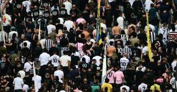 Spalle al campo durante 1′ di silenzio per Mazzola, Juve multata di 10.000 euro