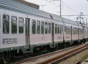 Treni cancellati e ritardi fino a 30 minuti, caos sui binari tra Como e Milano