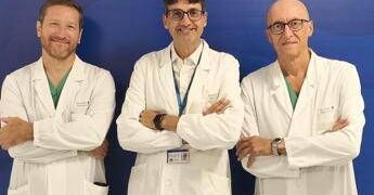Tumore spinale in gravidanza, al Gemelli intervento record salva mamma e figlia