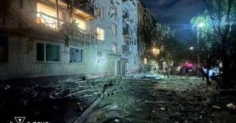 Ucraina, Kiev sotto attacco: almeno 8 morti e incendi. Colpita anche la rete ferroviaria