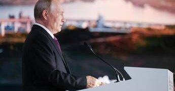 Ucraina-Russia, Putin: “C’è possibilità di accordo per stop guerra ma minacce ad aerei civili ostacolano la pace”