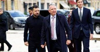 Ucraina-Russia, Witkoff e Kushner a Kiev. Zelensky: “Serve pace dignitosa”