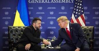 Ucraina, Zelensky vede Trump: “Vogliamo entrambi che la guerra finisca prima dell’inverno”