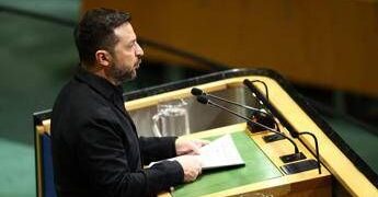Ucraina, il discorso di Zelensky all’Onu: “Putin va fermato, non sa vivere senza guerra”