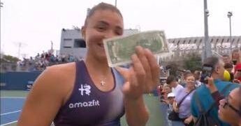 Us Open, Paolini vince e una tifosa le regala… soldi